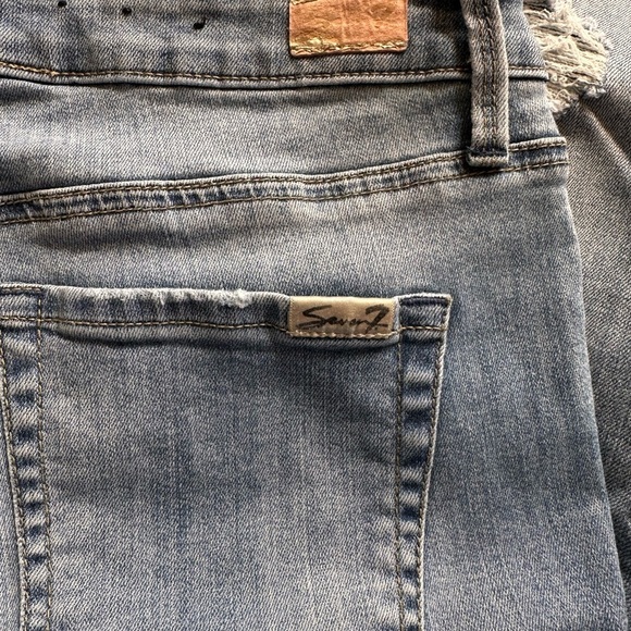 Seven7 Blue Skinny Jeans with Elegant Pearl Details - Picture 8 of 10